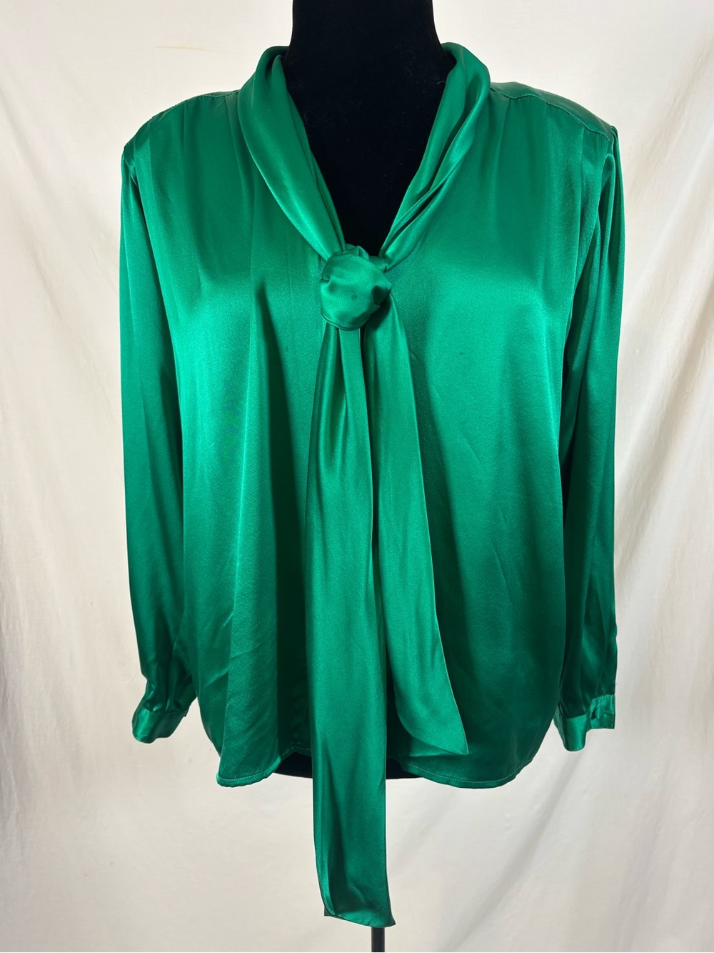 Vintage Jaxsport 80s 90s Emerald Green 100% Silk Tie Neck Secretary Blouse Sz 6
